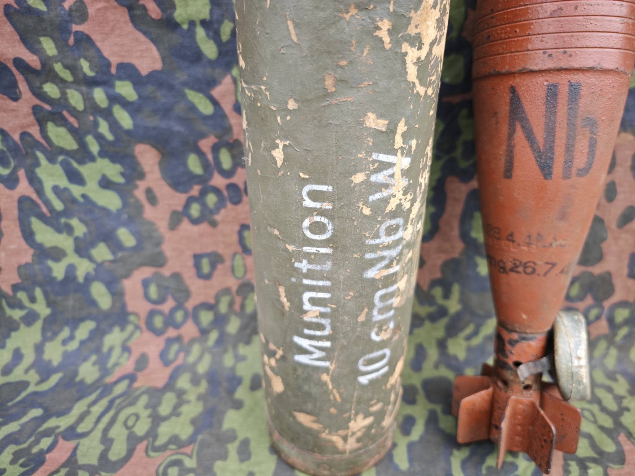 WW2 German 10cm Nb.W.35 Inert Smoke Mortar Round with Transport Container – Complete Set