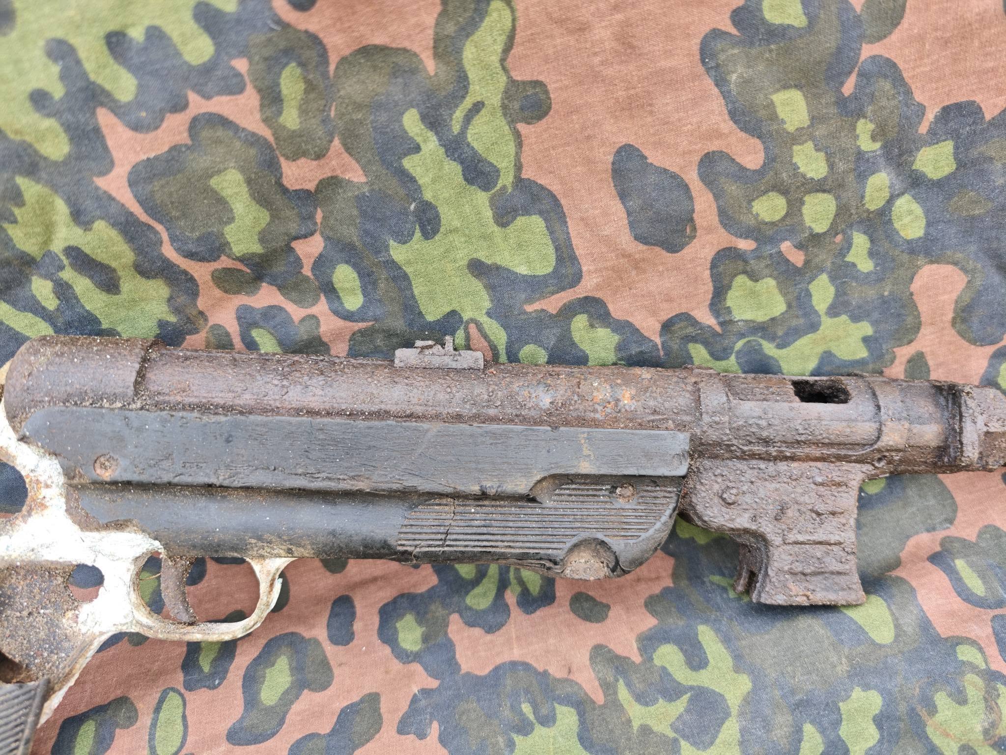Relic MP40 Submachine Gun with Early MP38 Aluminium Grip Frame