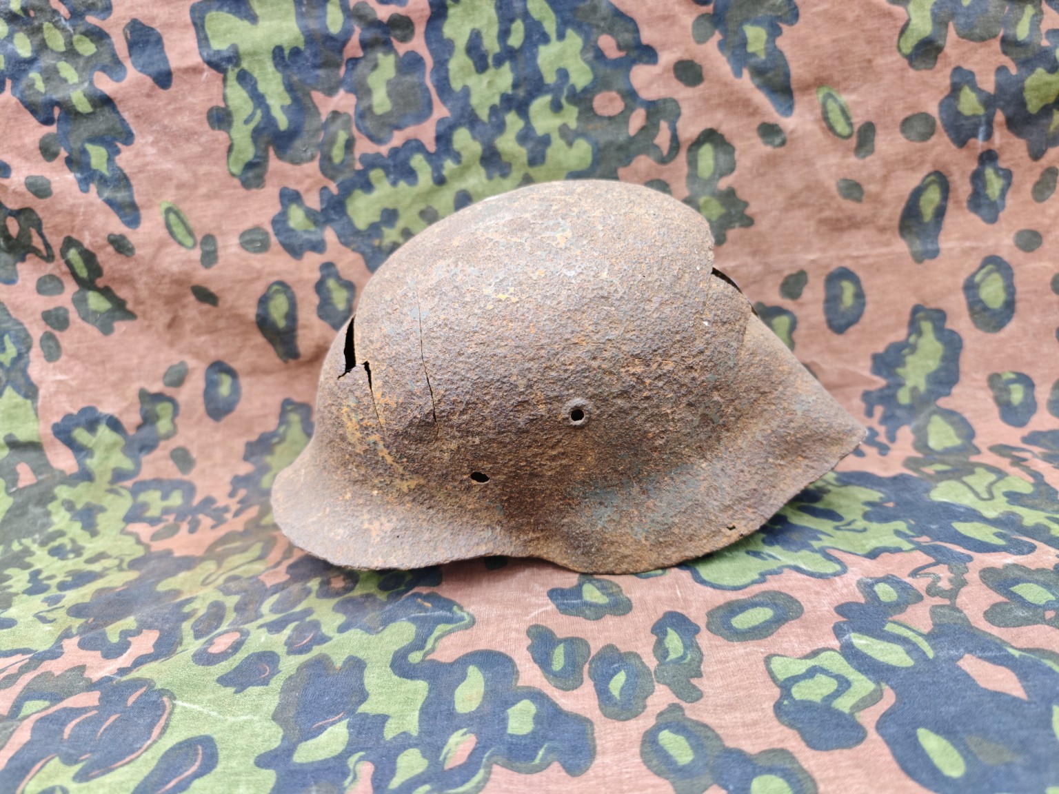 German M40 SS Steel Helmet – Damaged Relic