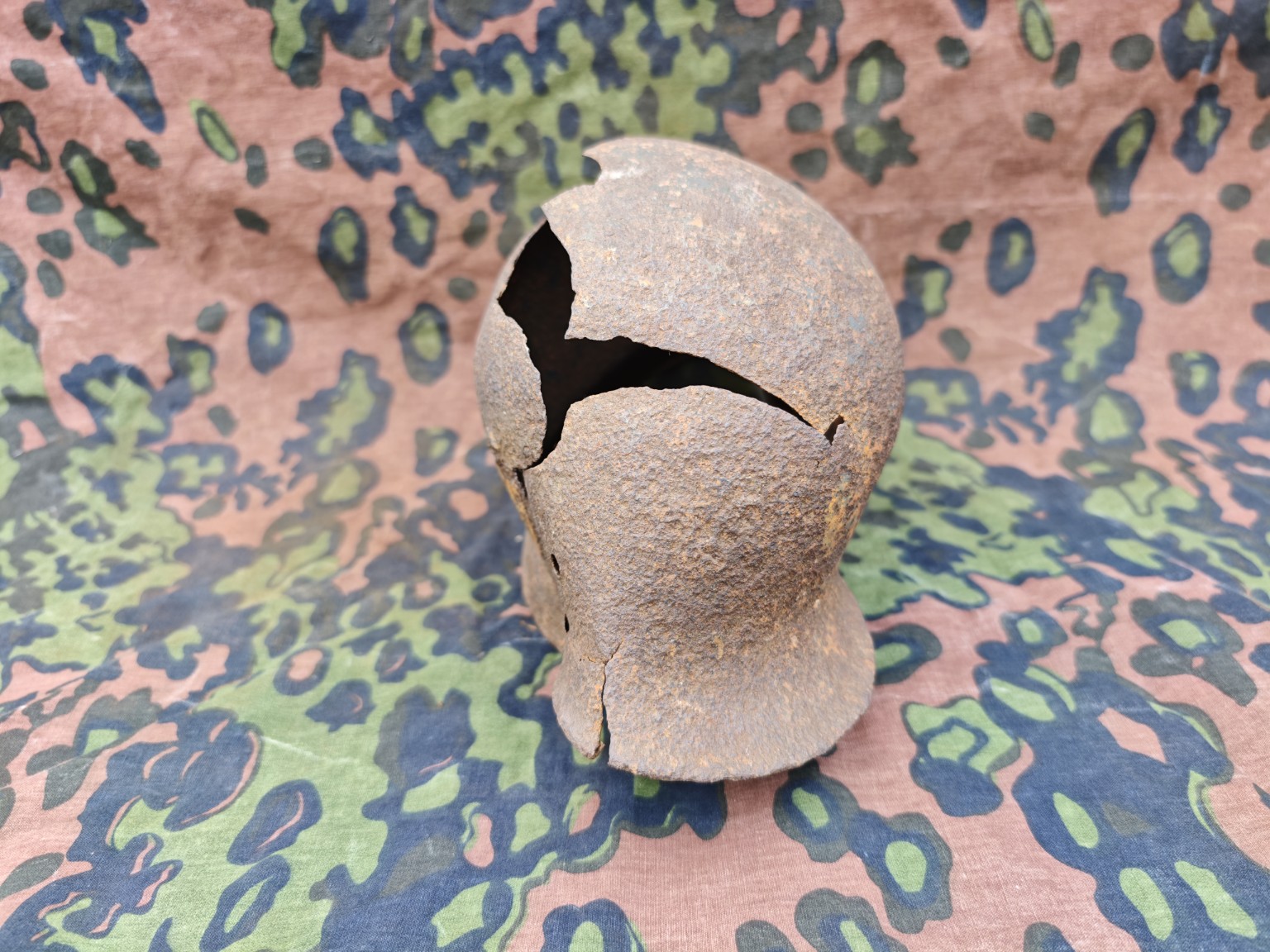 German M40 SS Steel Helmet – Damaged Relic