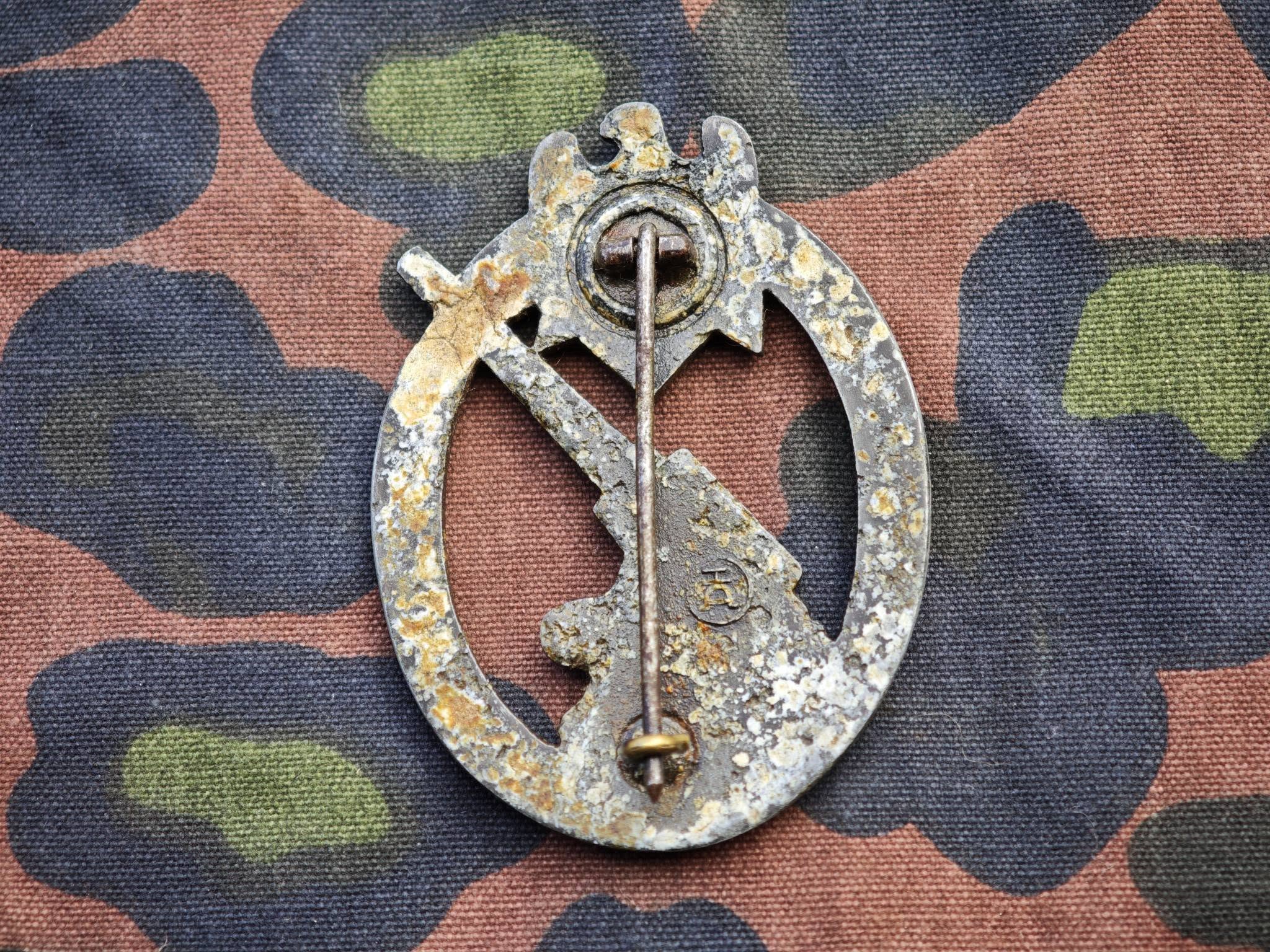 Original German Army Anti-Aircraft Badge (Heeres-Flakabzeichen) – Maker Marked 