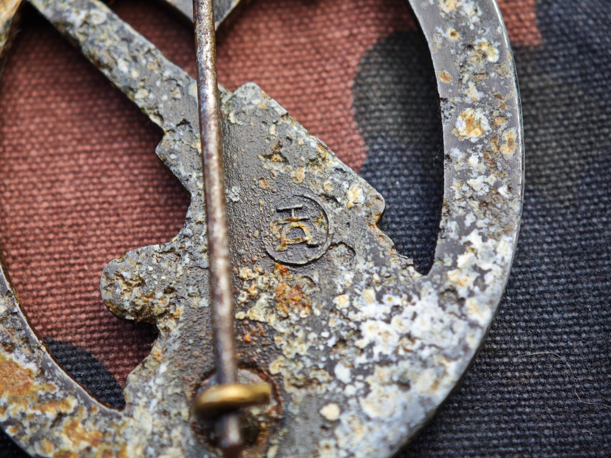 Original German Army Anti-Aircraft Badge (Heeres-Flakabzeichen) – Maker Marked 