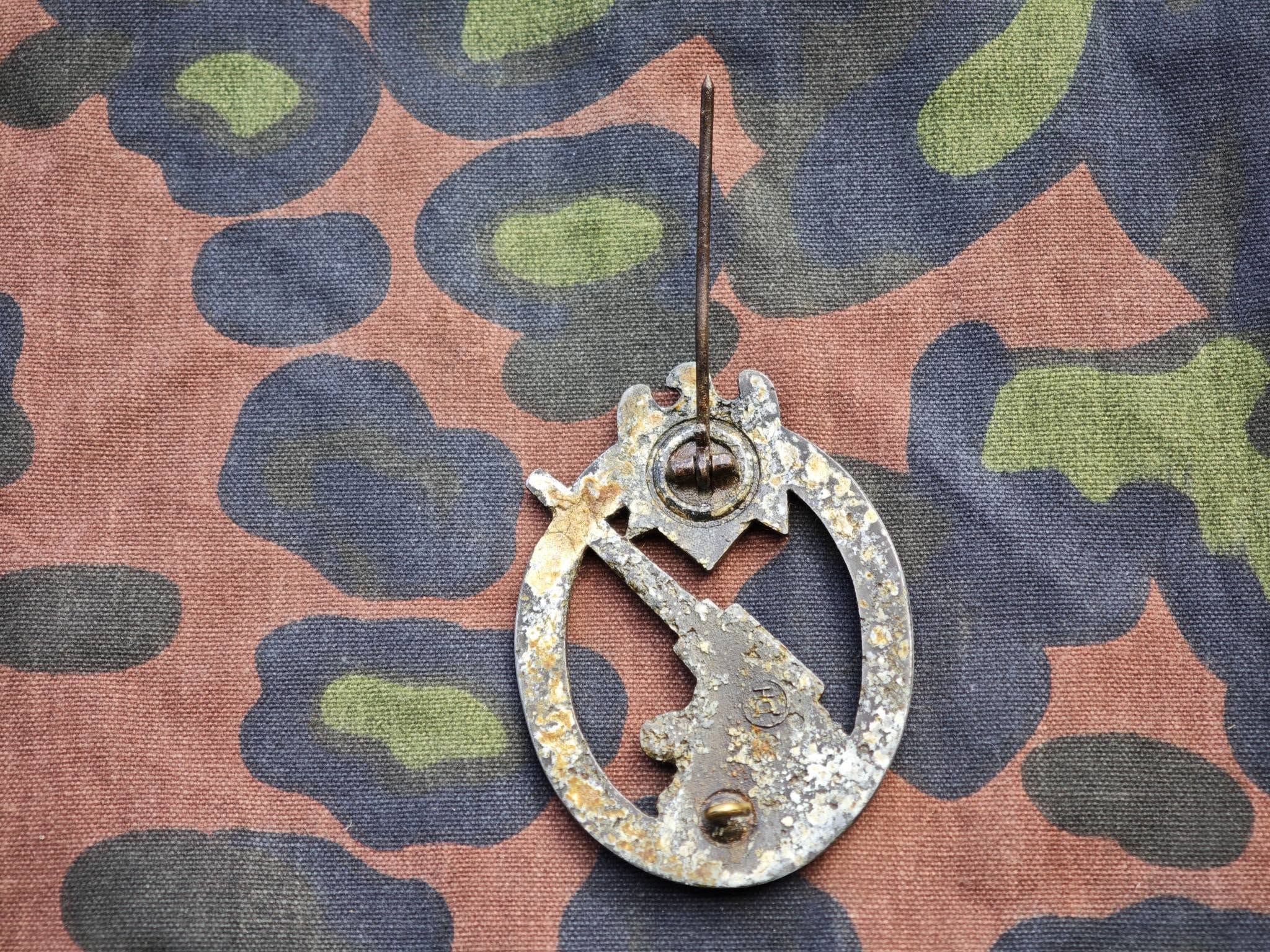 Original German Army Anti-Aircraft Badge (Heeres-Flakabzeichen) – Maker Marked 