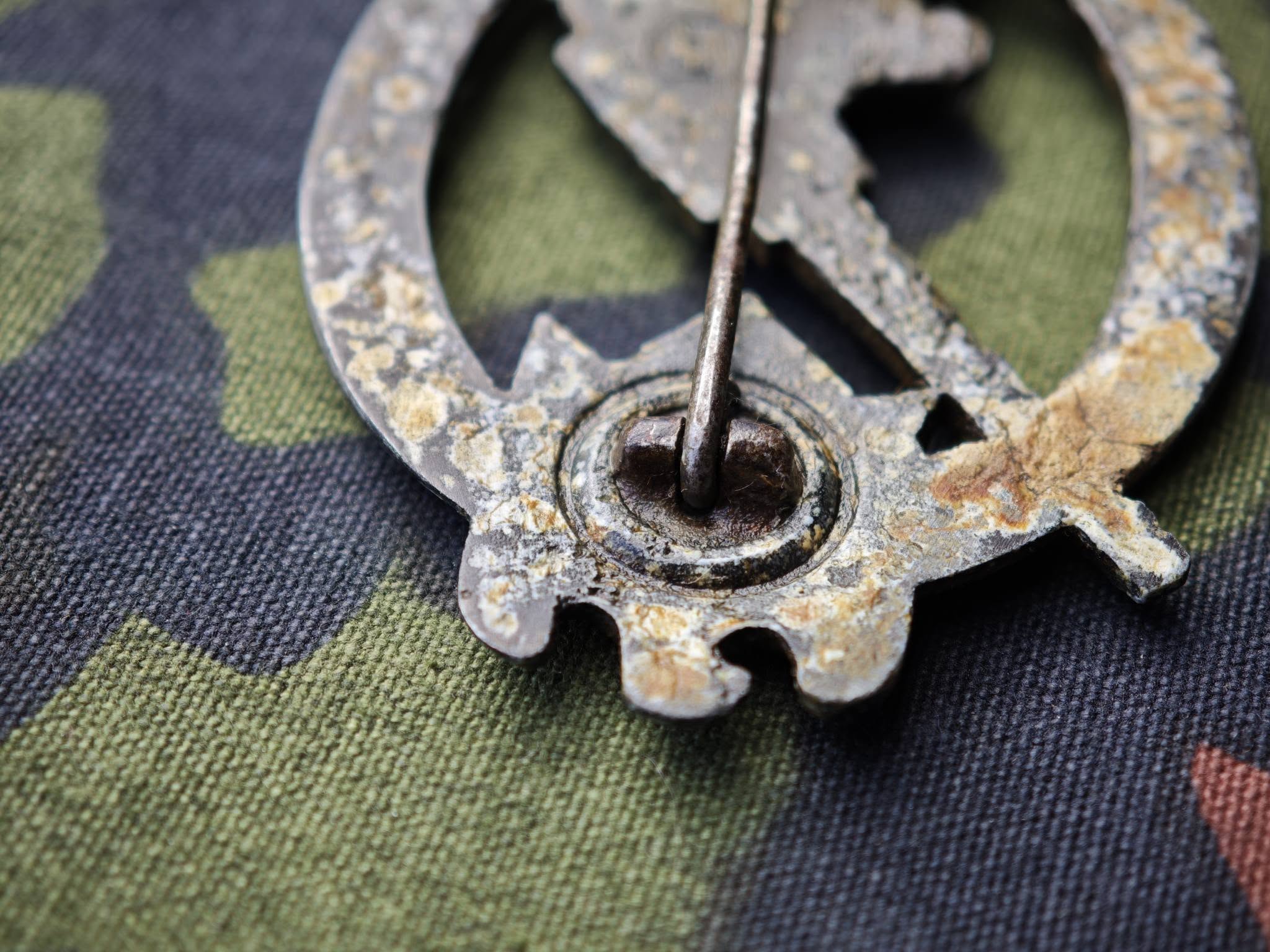 Original German Army Anti-Aircraft Badge (Heeres-Flakabzeichen) – Maker Marked 