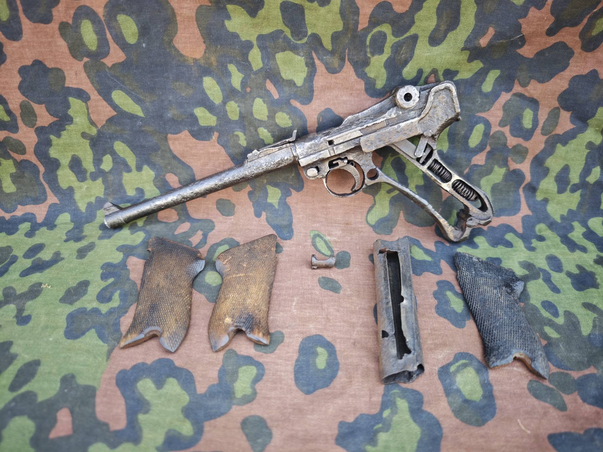 WWII German Artillery Luger P08