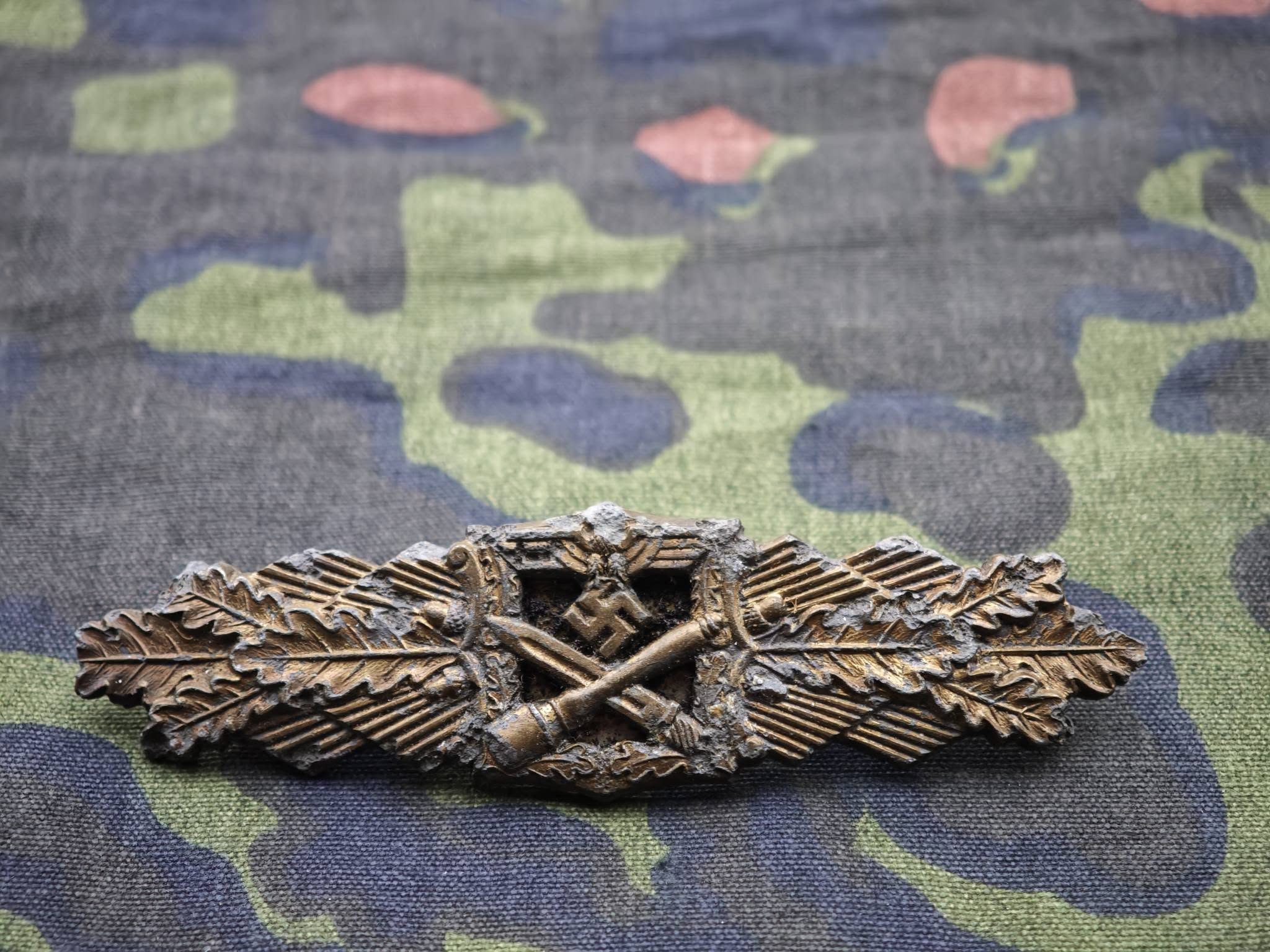 Original WWII German Close Combat Clasp (Nahkampfspange)