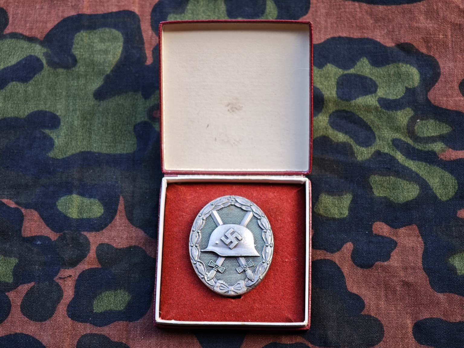 WWII Silver Wound Badge – Maker 65 with Presentation Case